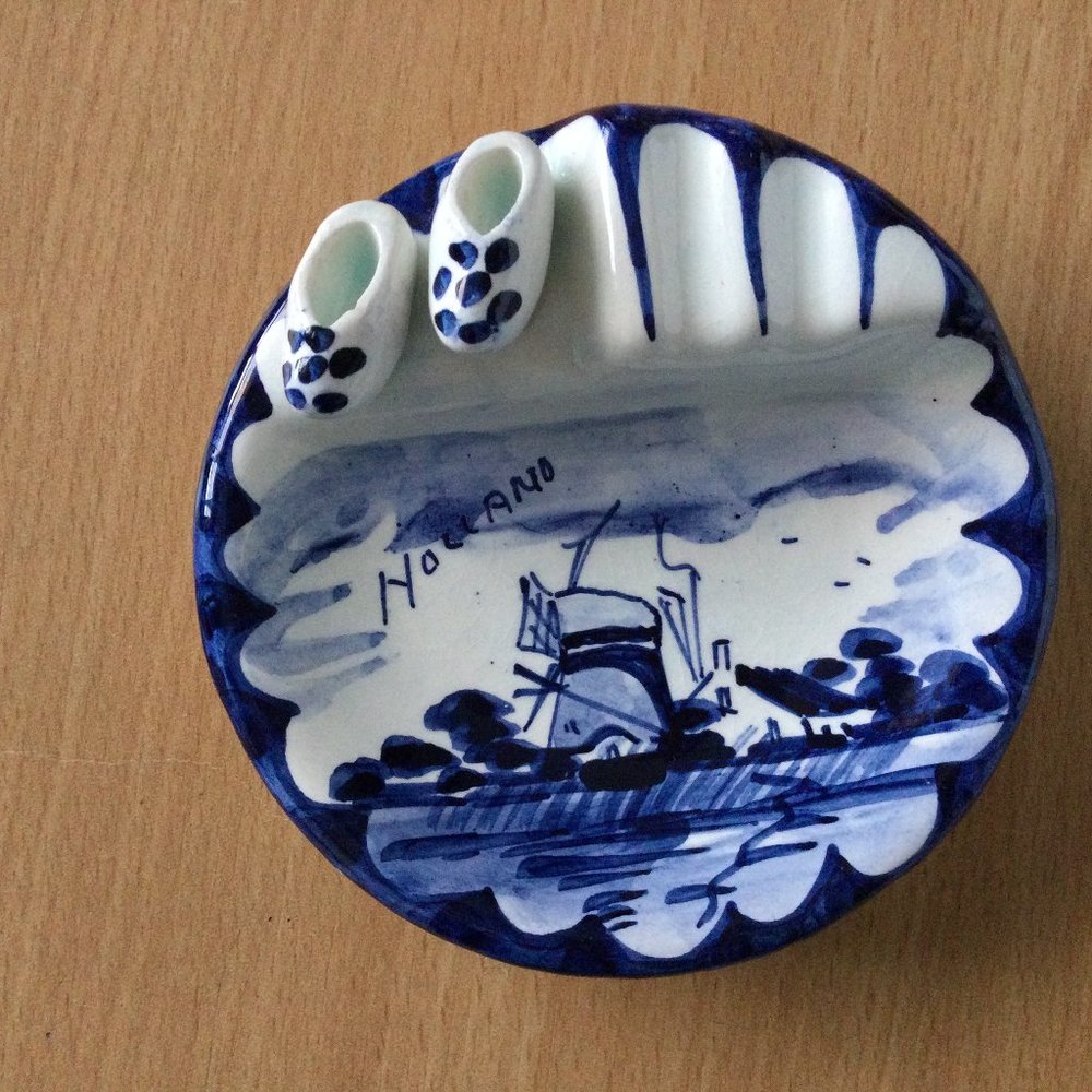 Delft Blauw hand painted Holland mini plate ashtray decor blue white windmill